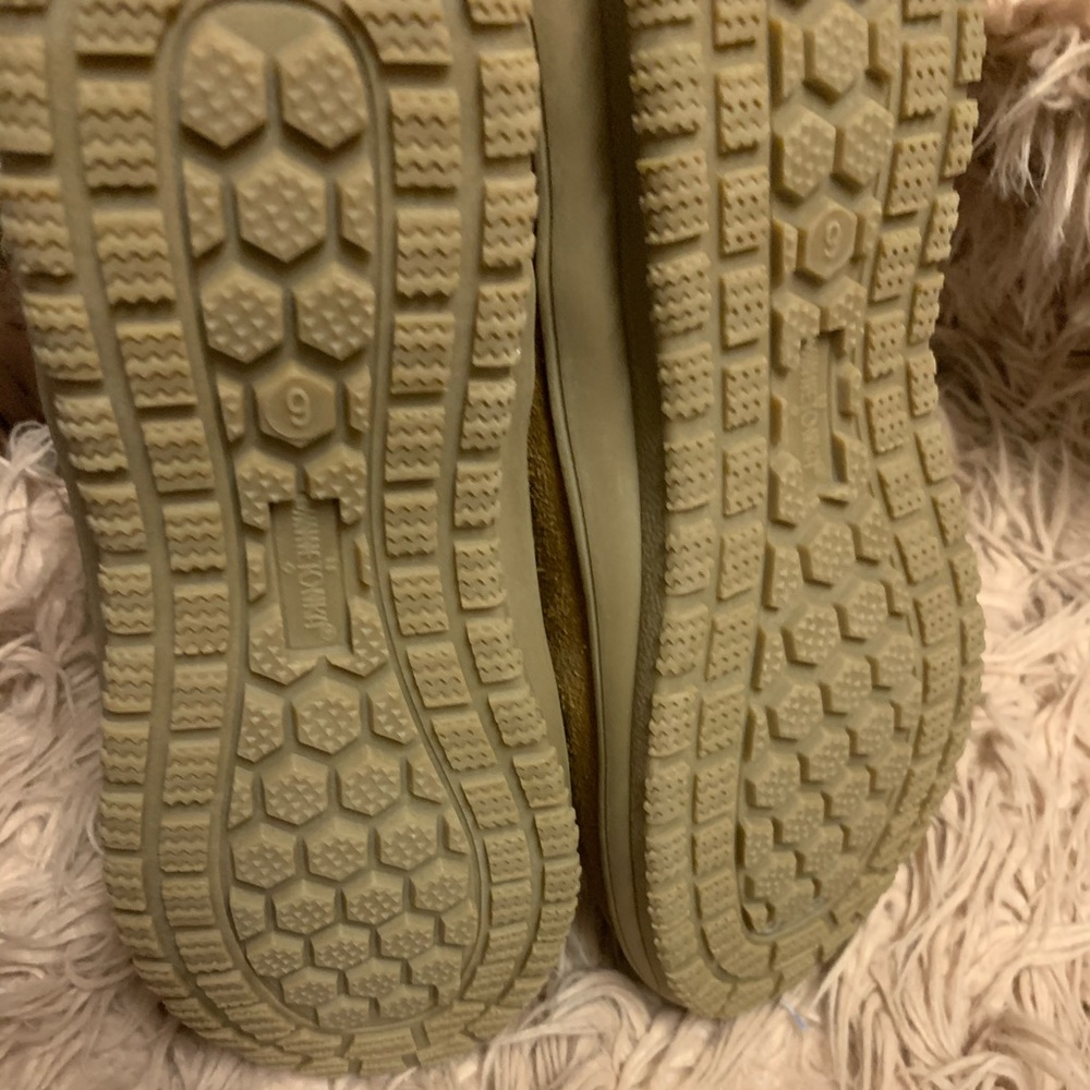 Minnetonka Boot - Picture 4 of 4
